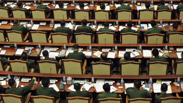 ပြည်သူ့လွှတ်တော် တပ်မတော်သား ကိုယ်စားလှယ်တွေ