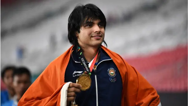 નીરજ ચોપરા ભારત માટે કૉમનવેલ્થ વેલ્થ ગેમ્સ અને એશિયન ગેમ્સની ભાલાફેંક સ્પર્ધામાં ગોલ્ડ મેડલ જીતનારા પહેલા ખેલાડી છે.