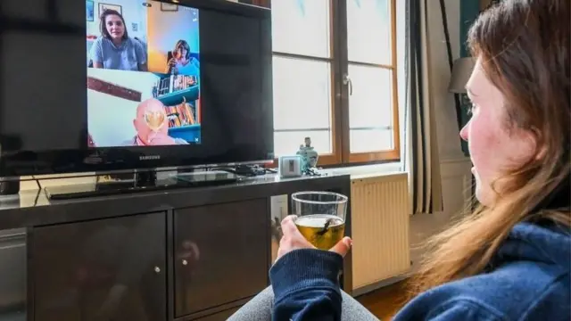 'जुम टोस्ट': विश्वभरि मानिसहरूले लकडाउनमा बढी रक्सी पिएको बताए