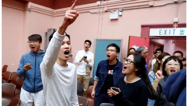 多名年轻候选人当选区议员。