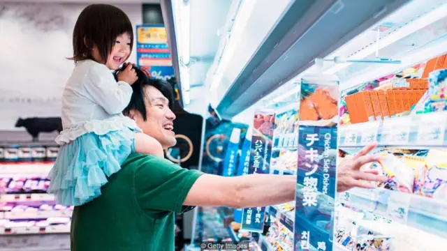 Từ trước tới giờ ít các ông bố xin nghỉ phép để trông con.