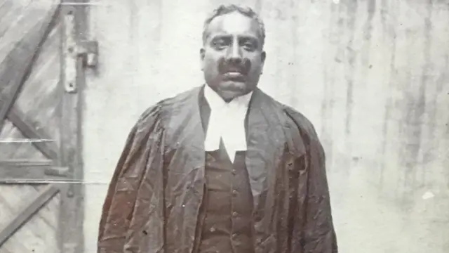 கோவிலின் நிர்வாக அதிகாரியாக இருந்த ஆர். சேஷாச்சலம் நாயுடு