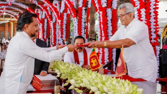 විමල් වීරවංශ අමාත්‍යවරයා