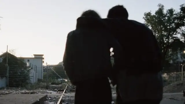 জুরিখের একটি পরিত্যক্ত রেল স্টেশনে দুই মাদকাসক্ত, ১৯৯০ দশকের ছবি