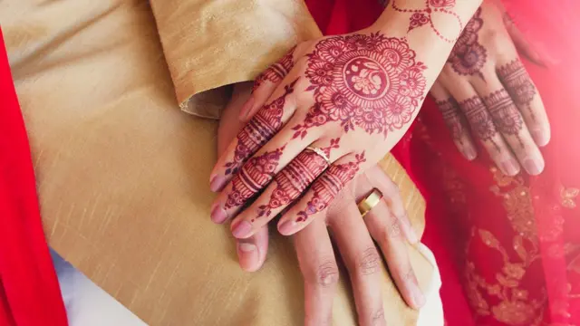 રંજનબહેન તથા મનીષભાઈના લગ્નને એક વર્ષ પણ નથી થયું, ત્યાં કોરોના સંક્રમણ બાદ મનીષભાઈ મૃત્યુ સામે લડી રહ્યા છે.