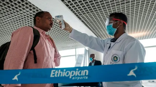 Buufata xiyyaaraa idil-addunyaa Booleetti ho'i qaamaa namootaa yoo ilaalamu