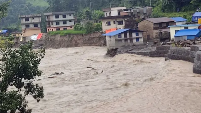 मेलम्चीमा निरन्तर बाढी