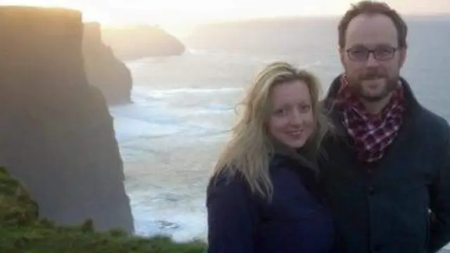 Foto de Sarah-May con su prometido