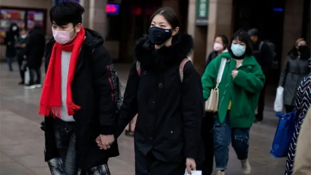 ကိုရိုနာဗိုင်းရပ်စ်ကာကွယ်ဖို့ မျက်နှာဖုံးတပ်ထားသူတွေ