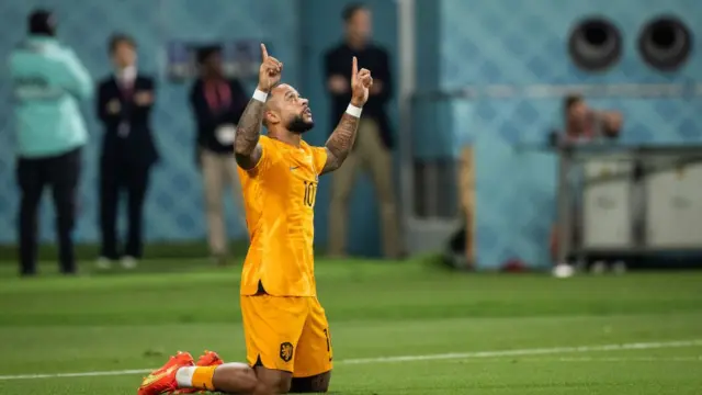 ممفيس ديباي مهاجم منتخب هولندا