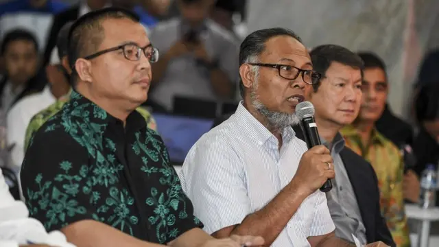 Tim hukum Badan Pemenangan Nasional Prabowo-Sandi saat melakukan pendaftaran gugatan perselisihan hasil Pemilihan Presiden dan Wakil Presiden 2019 di Gedung Mahkamah Konstitusi, Jakarta, Jumat (24/5).