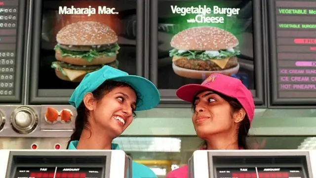 Первый ресторан McDonald's в индийском Нью-Дели открылся в 1996 году. В меню были Махараджа Мак и овощные бургеры с сыром