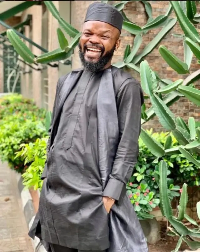 Aworan arakunrin kan to n rẹrin