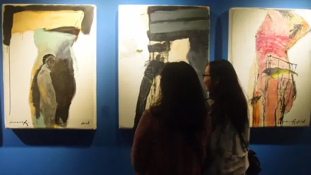 Pameran yang bertajuk "57x76" merepresentasikan usia Hanafi dan Goenawan Mohamad saat mengerjakan proyek kolaborasi ini.