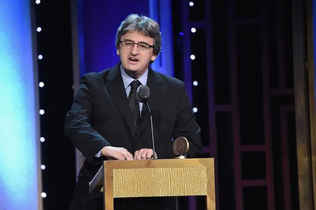 فرگال در حال سخنرانی در یک مراسم اهدای جوایز در سال ۲۰۱۶