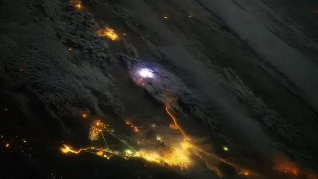 बिजली गिरने की घटना