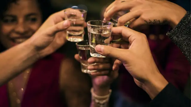 Belə cıxır ki, içki qadın və kişi orqanizminə müxtəlif cür təsir edir.