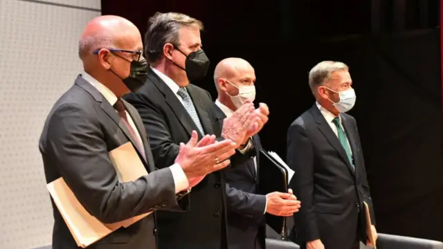 Participantes en la inauguración del diálogo entre gobierno y oposición de Venezuela en CDMX.