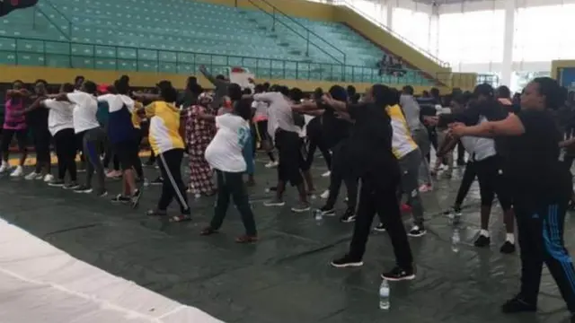 ጥኑሳት ርዋንዳ ኣብ ምንቅስቓስ