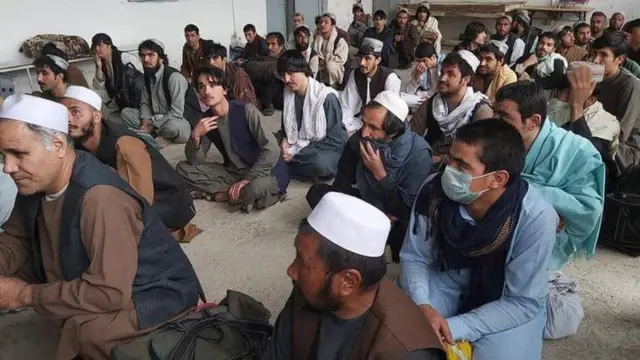 د کندهار له سرپوزې زندان راخوشي شوو بندیانو کې یوه میرمن او ۵۵ نور نارینه شامل وو