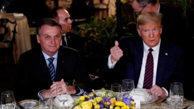 Jair Bolsonaro ao ladobonus lampionsbetDonald Trump