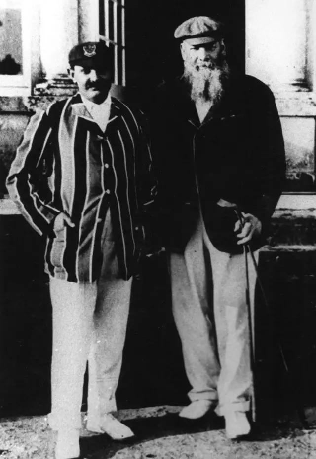 રણજી મહાન ક્રિકેટર હતા. ભારતે પેદા કરેલા ક્રિકેટરમાં રણજી સૌપ્રથમ ટેસ્ટ ક્રિકેટર હતા પરંતુ તેઓ કયારેય ભારતમાં રમ્યા ન હતા.