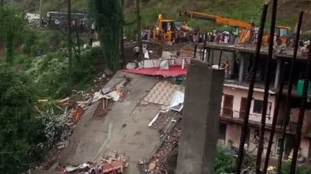 सोलन में रविवार को हुए हादसे की तस्वीर