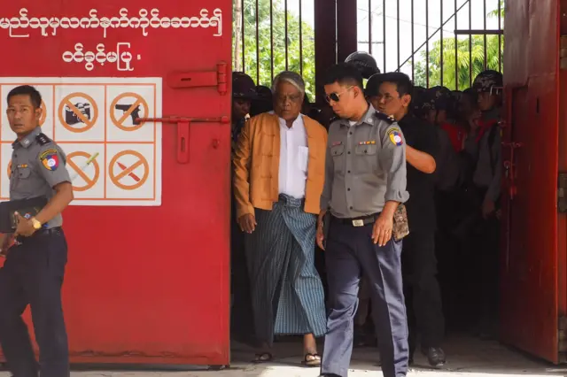 နောက်ကွယ်က သွေးထိုး မှုတွေ ကြောင့် ဖြစ်ရတာ ဖြစ်ကြောင်း နိုင်ငံတော် သမ္မတ ရုံး ရဲ့ ထုတ်ပြန်ချက်မှာ ဖော်ပြထားပါတယ်။