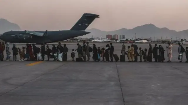 سیګار ته دنده سپارل شوې د افغان حکومت سقوط او له دې هېواده د خلکو ایستلو چارو ارزونه وکړي.