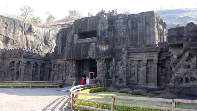 कैलास लेणं