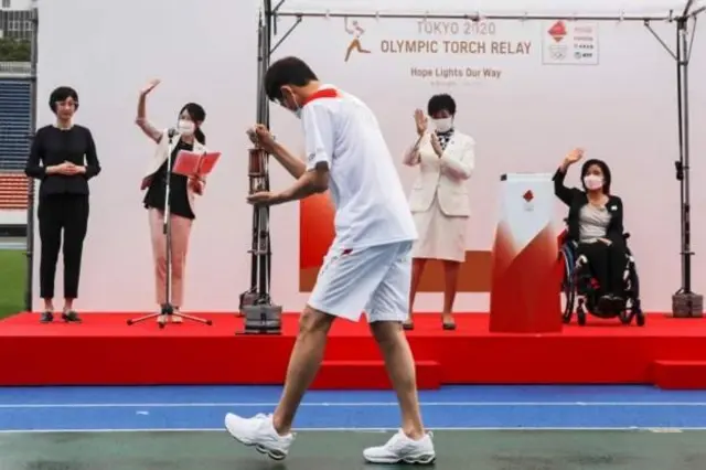 คนถือเปลวไฟ