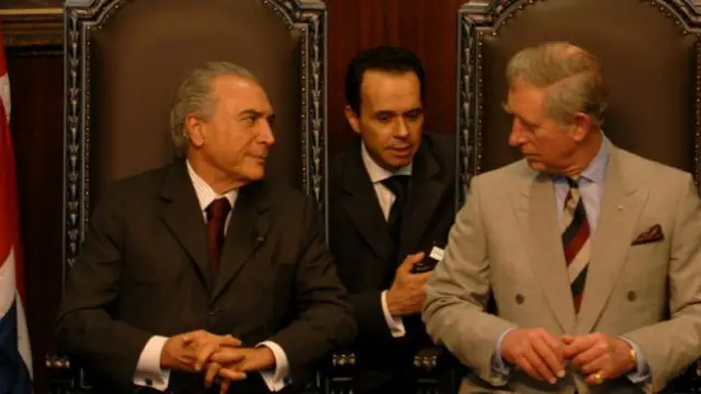 Na terceira passagem pela presidência da Câmara dos Deputados, Michel Temer,jogos de casino para ganhar dinheirofotojogos de casino para ganhar dinheiro2009 com o príncipe Charles da Inglaterra, foi aliadojogos de casino para ganhar dinheiroprimeira mão da gestão do PT no Planalto