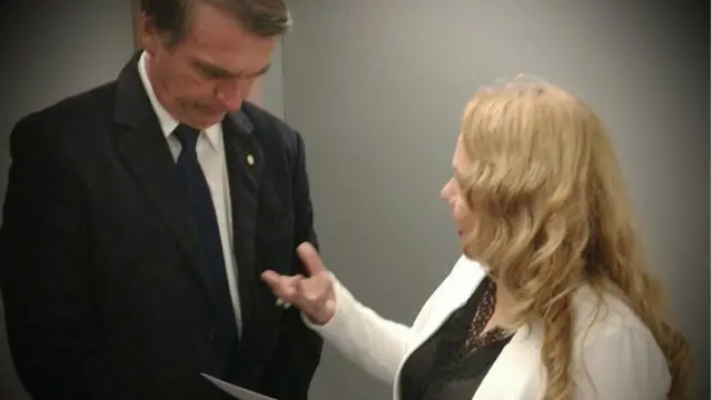 Em fotocbet png2018, a pastora Jane Silva defendecbet pngencontro com Jair Bolsonaro a transferênciacbet pngembaixada para Jerusalém