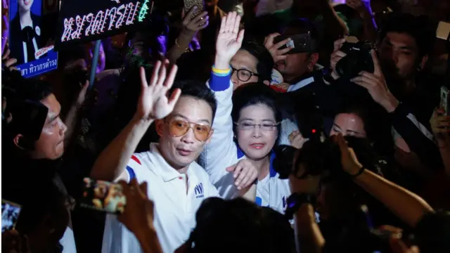 โอ๊ค-หน่อย