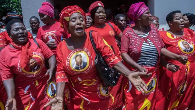 Taageerayassha xisbiga United Transformation Movement (UTM) ee dalka Malawi oo ku dabaaldagaya magaalada Lilongwe, 5 February 2020
