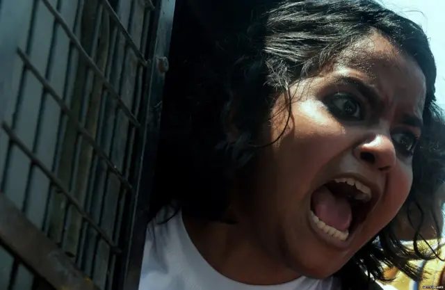 प्रदर्शनकारी महिला