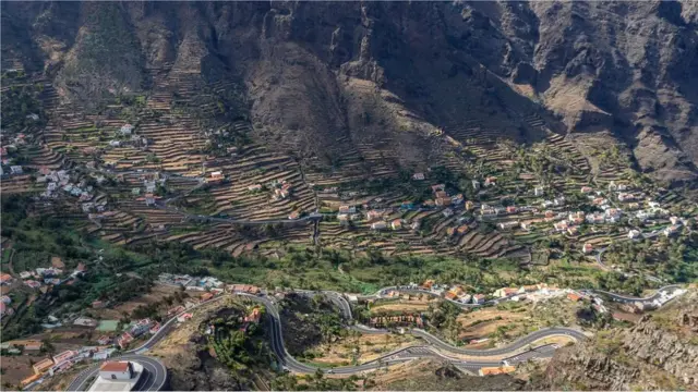 Silbo Gomero sangat cocok untuk lanskap lembah yang dalam dan jurang yang curam ini.