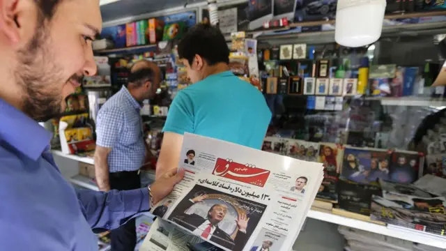 سازمان گزارشگران بدون مرز سالهاست که به آنچه سرکوب روزنامه‌نگاران در ایران می‌خواند اعتراض می‌کند