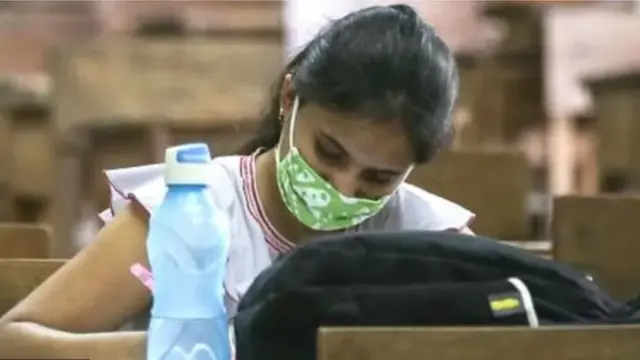 ગુજરાત ગૌણ સેવા પસંદગી મંડળ દ્વારા લેવાયેલ હેડ ક્લાર્કની પરીક્ષાનાં પેપર ફૂટ્યાં હોવાના આપના આક્ષેપ બાદ રાજ્ય સરકારે તેનો સ્વીકાર કરી તપાસના આદેશ આપ્યા હતા