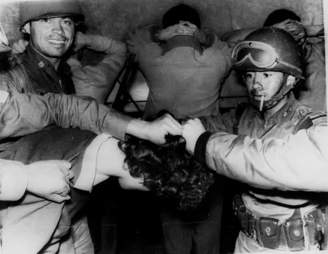 Estudiantes detenidos por las autoridades en México.