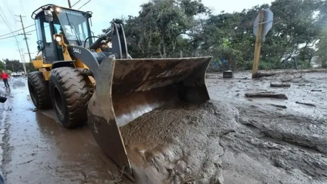 कॅलिफोर्निया, नैसगिक संकट, पूर