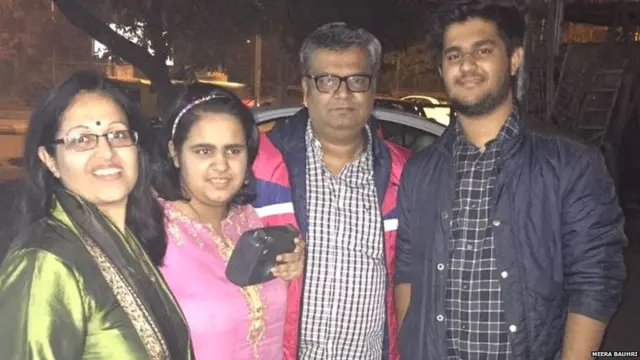 अपने परिवार के साथ उर्वशी