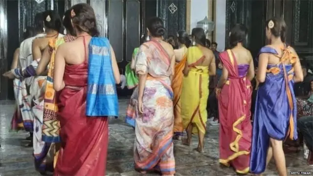 निखंड साडी