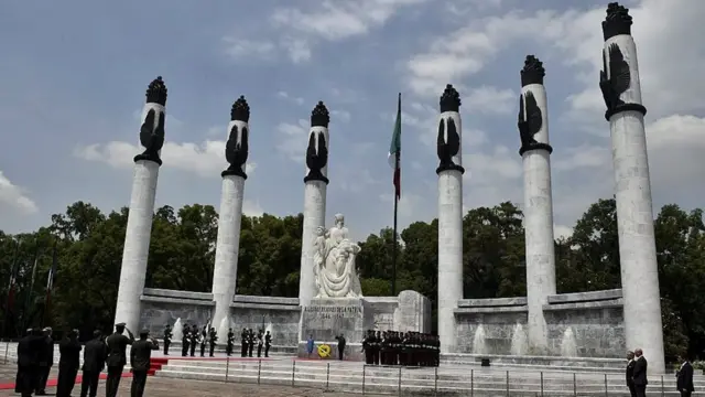 Monumento aos heróis infantis na Cidade do México