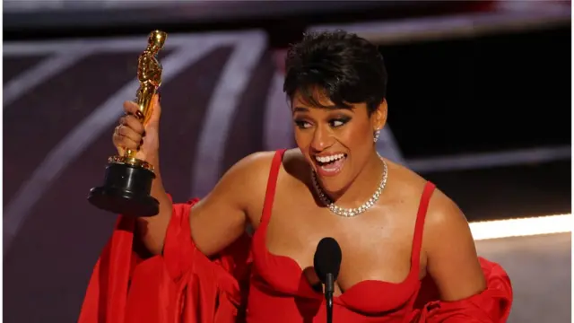 Ariana DeBose accepts the Oscar for Best Supporting Actress for her role in "West Side Story" at the 94th Academy Awards in Hollywood, Los Angeles, California, U.S., March 27, 2022. REUTERS/Brian Snyder TPX IMAGES OF THE DAY