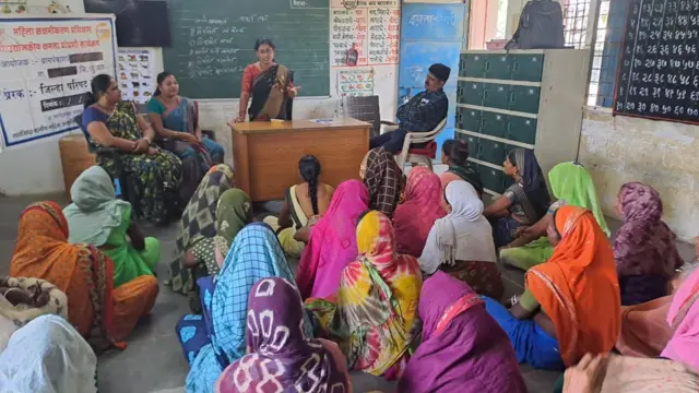 दारुच्या विरोधात आणि पाण्याच्या बाजूने लढणारी नंदुरबारची कणखर सरपंच