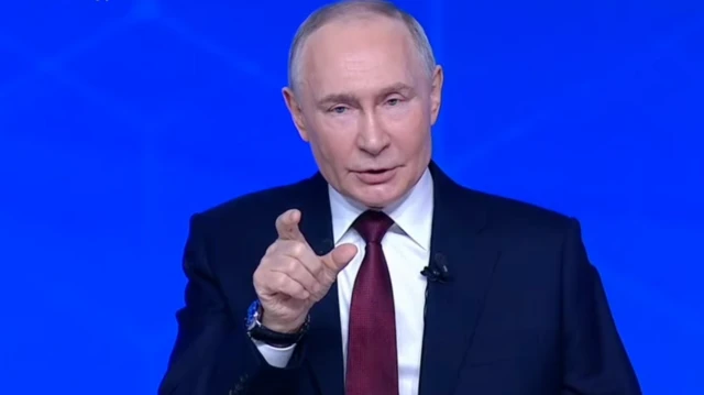 Володимир Путін під час спілкування із росіянами у межах "Прямої лінії", 19 грудня 2025 року