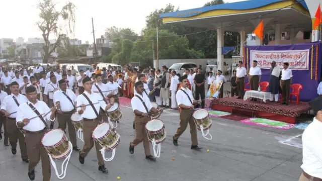 आरएसएस के स्थापना दिवस पर परेड