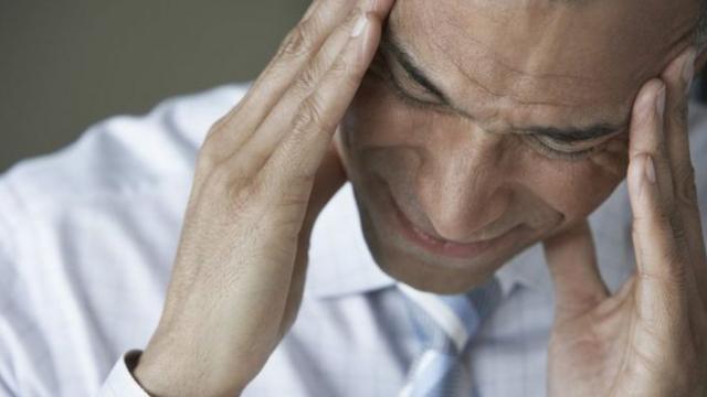 Homem se concentra para tentar melhorar dorbet365 homecabeça