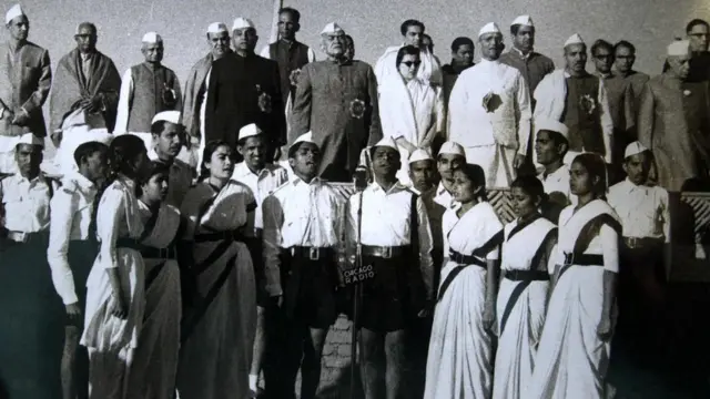 1961માં ભાવનગરમાં એઆઈસીસીમાં નહેરુ, ઇંદિરા ગાંધી, મોરારજી દેસાઈ, ઢેબરભાઈ, જીવરાજ મહેતા વગેરે.